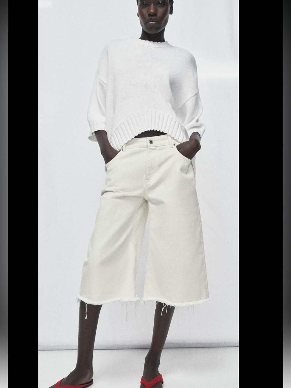 ZARA Loose-fit round neck short sleeve jumper with asymmetric hem.